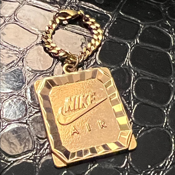 Nike Air Gold Metal Shoe Tag Key Chain Hang Tag Sneaker Tag Charm Collectible